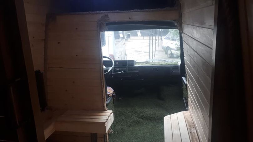 Afacerea unui tânăr din Ungheni care și-a construit o saună pe roți
