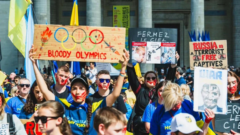 JO 2024: Marș la Paris pentru sportivii ucraineni decedați în război