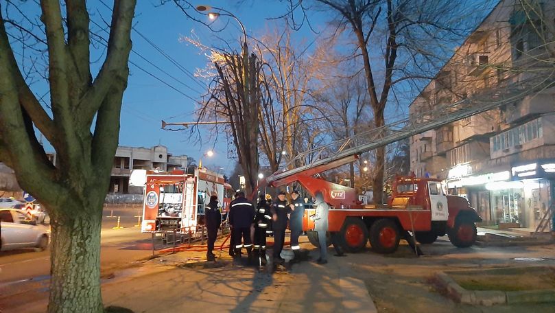 Incendiu într-o locuință de la Botanica: Un mort și 3 copii intoxicați