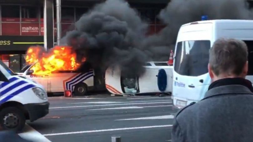 Protest la Bruxelles: Manifestanții au incendiat o mașină de poliție