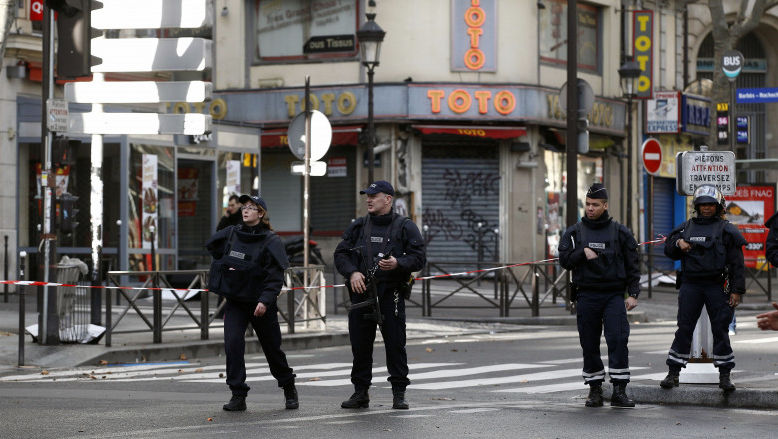Un bărbat, împuşcat mortal de poliţiştii francezi în nordul Parisului