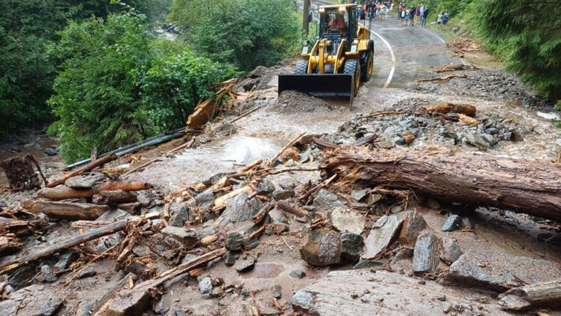 Circulația pe traseul Transfăgărășan, blocată din cauza furtunii