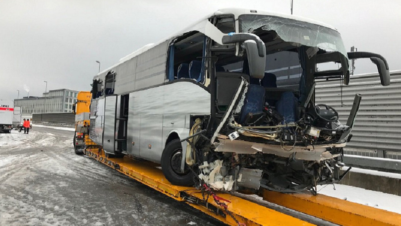 Un autocar a intrat într-un zid din Elveția: Un mort și 44 de răniți