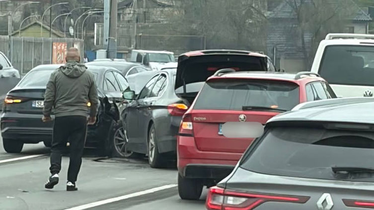 В Кишиневе произошло ДТП с участием пяти автомобилей: пострадал ребенок.