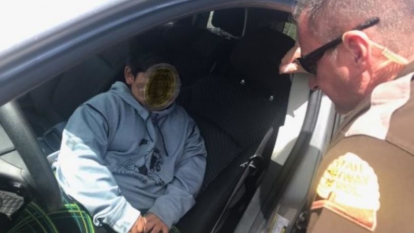 Un copil de 5 ani a furat mașina părinţilor și a plecat la cumpărături