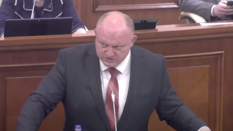 Боля с трибуны парламента: "Собрались жлобы, сидят и смеются".