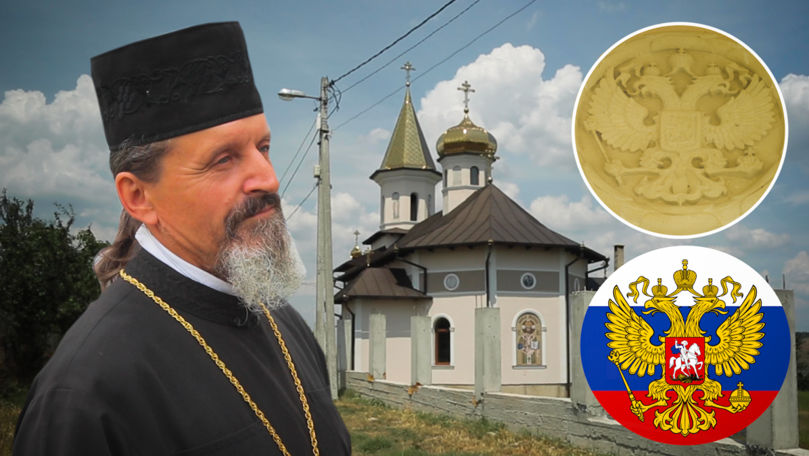 Scandal la biserica din Sângera: Stema Rusiei, la intrare în lăcaș