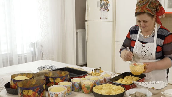 O gospodină din Lozova dezvăluie o rețetă de plăcinte cu tocmagi de casă