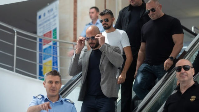 Frații Tate vor să plece din România. Ce a pățit mama acestora