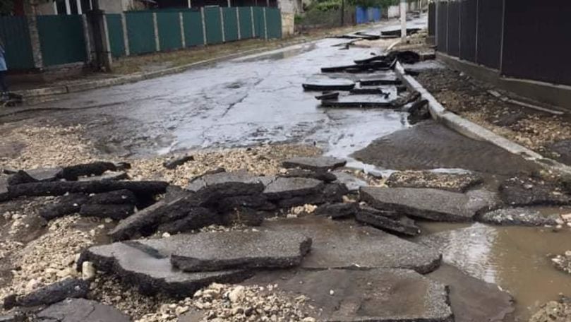 Dezastru la Leova: Drumuri bune sunt valabile cât nu plouă