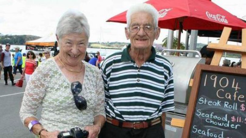 Doi vârstnici au murit la distanță de 2 ore, după 61 de ani de căsnicie