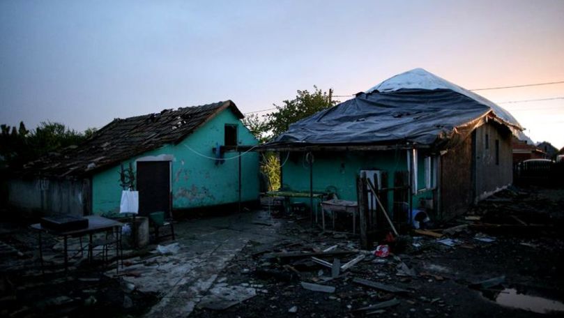 Primele imagini cu casele distruse de tornada din Drajna