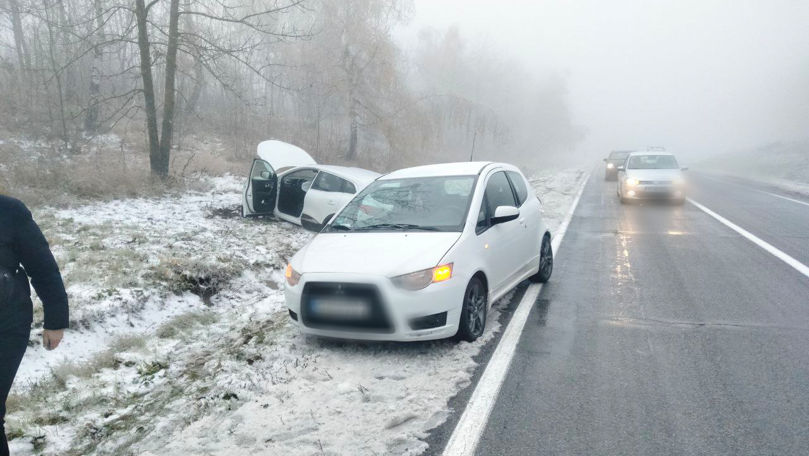 Accident pe traseul Chișinău-Leușeni: O mașină a ajuns într-un șanț