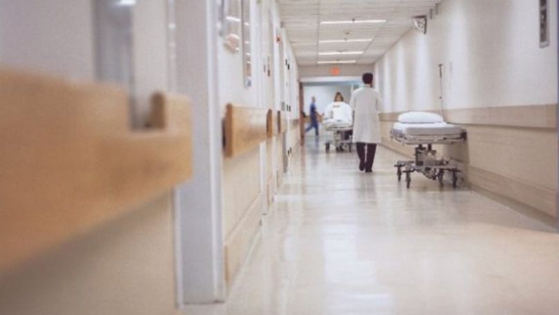 Cei 4 moldoveni răniți la muncă în Rusia rămân internați la spital