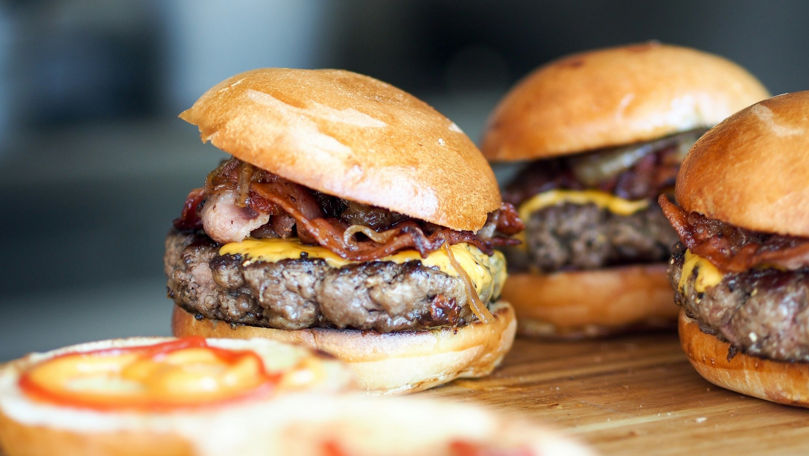 Исследование: Даже при здоровом питании фастфуд может вредить мозгу.