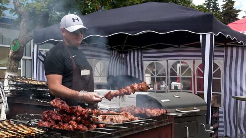 Mâncare din mai multe bucătării internaţionale la Street Food Festival
