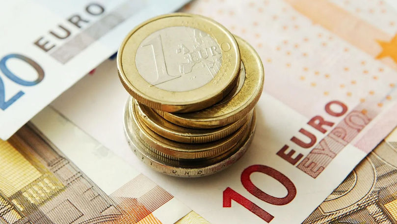 Curs valutar 10 iulie 2025: Cât valorează un euro și un dolar