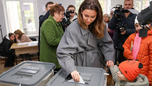 Natalia Morari, la vot cu fiul său: Vântul schimbării depinde de noi