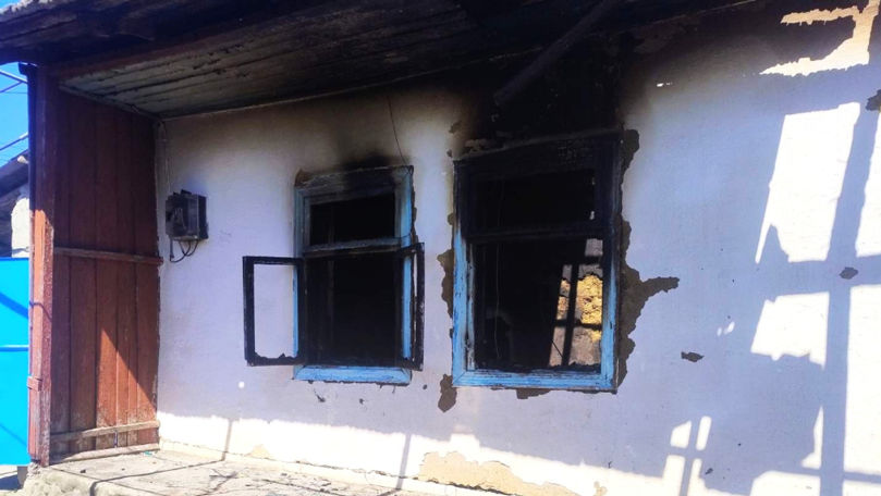 В селе Рэзень огонь полностью уничтожил дом: пострадал 63-летний хозяин.