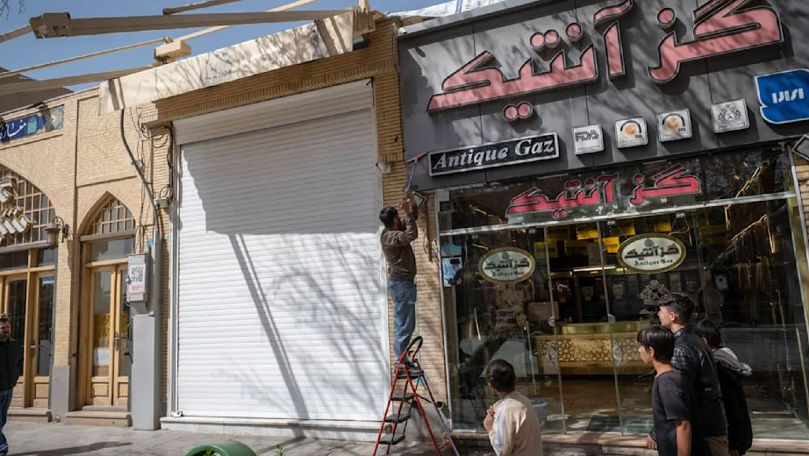 Миллионы иранцев потеряли работу, экономика трещит по швам.