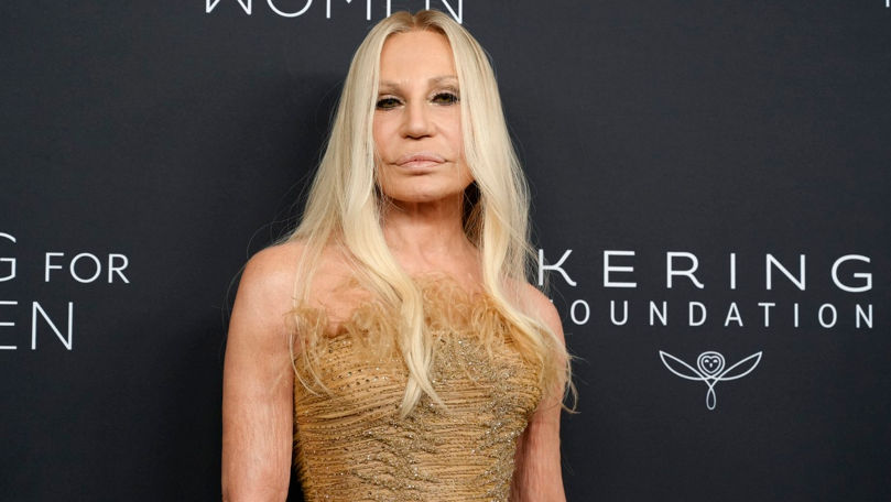 Donatella Versace demisionează din funcţia de director artistic. Motivul