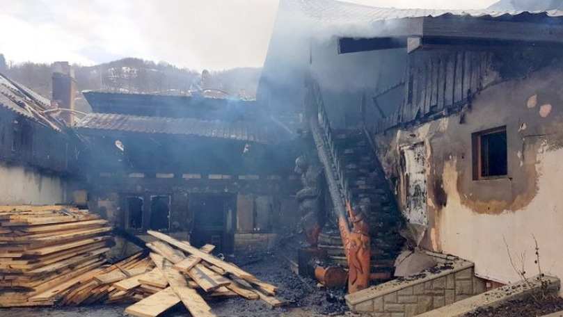 Incendiu la Soroca: O bucătărie de vară, mistuită de flăcări