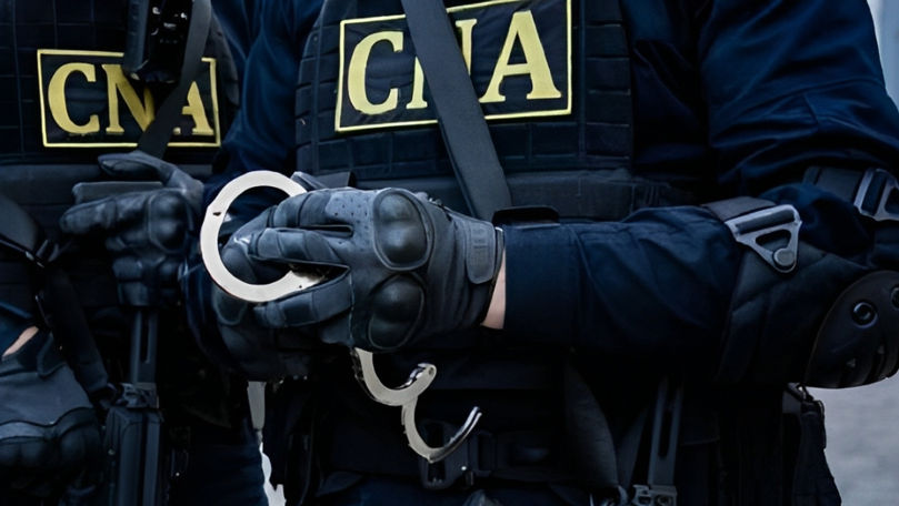 Un vameș și un broker vamal, reținuți de CNA într-un dosar de corupție