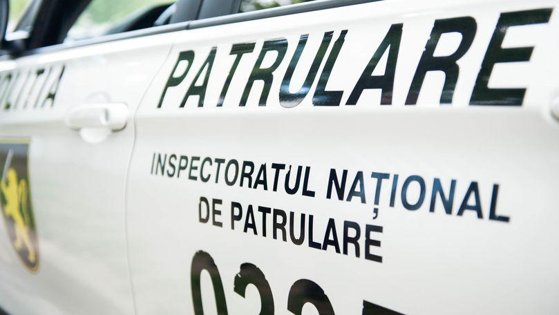 Doi polițiști riscă sancțiuni după ce au oprit mașini fără motiv