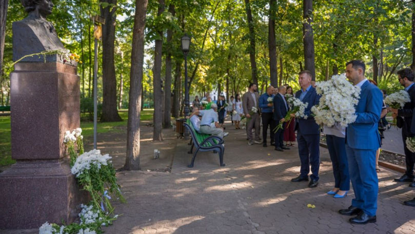 Ziua Limbii Române: Conducerea Primăriei Chișinău, omagiu unor scriitori