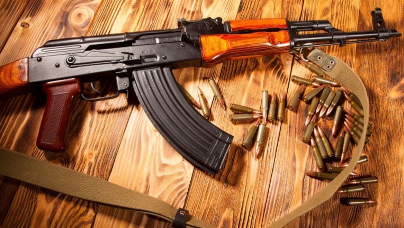 Grenade și încărcătoare Kalașnikov, găsite la un liceu din Criuleni