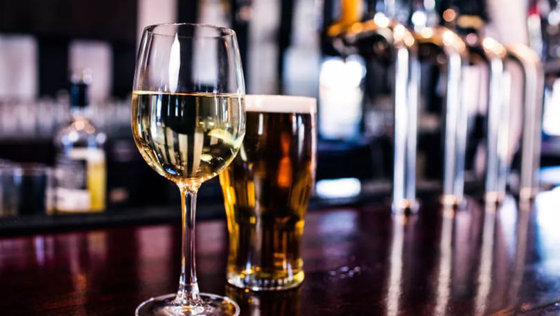 Vin sau bere: Ce alegere afectează mai mult sănătatea ficatului