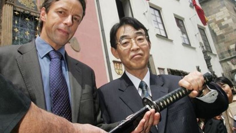 Un fost ambasador japonez şi-a ucis fiul de teamă că va comite un atac