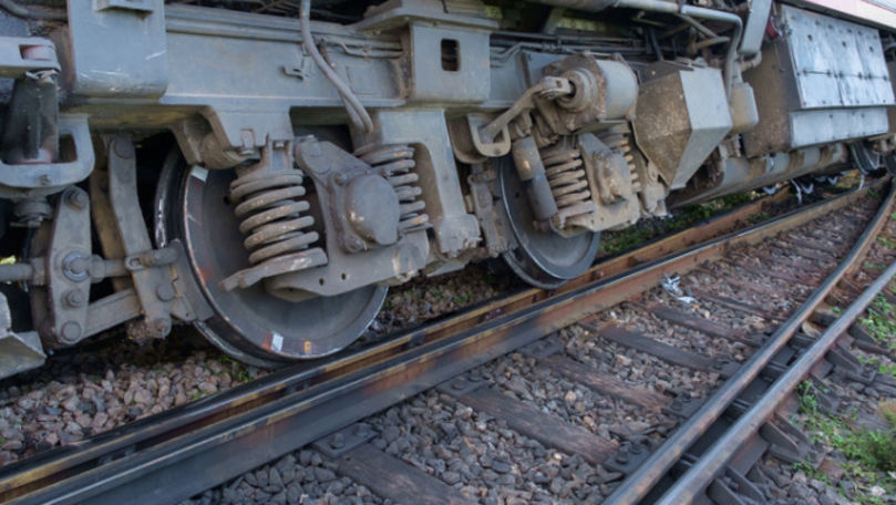 Evacuări în masă în SUA, după ce un tren a deraiat și a luat foc