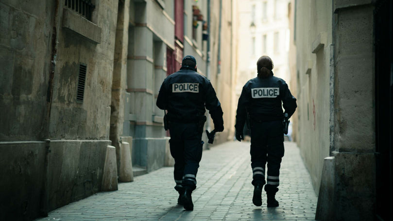 Paris: Doi tineri au urinat pe o femeie și copiii ei fără adăpost