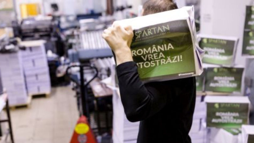A tipărit 3.000.000 de afişe cu România vrea autostrăzi. Pentru ce