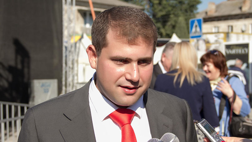 Судья- докладчик по делу Шора подала прошение об отставке.
