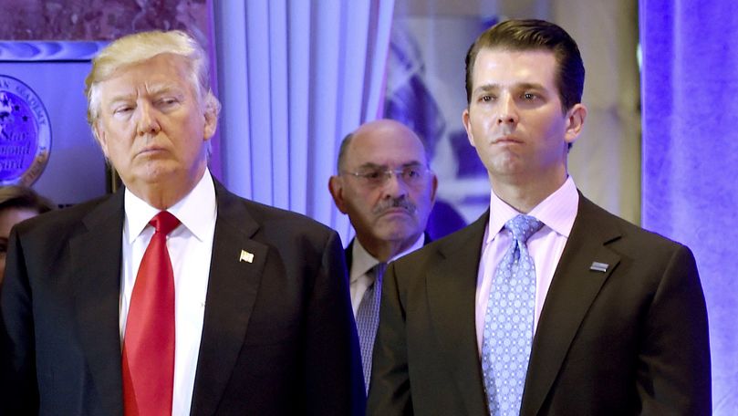 Donald Trump, despre starea fiul său infectat: Este foarte bine