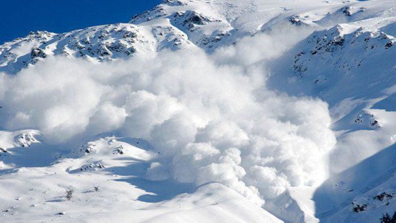 Doi angajaţi ai unei staţiuni de schi, ucişi la declanşarea avalanşelor