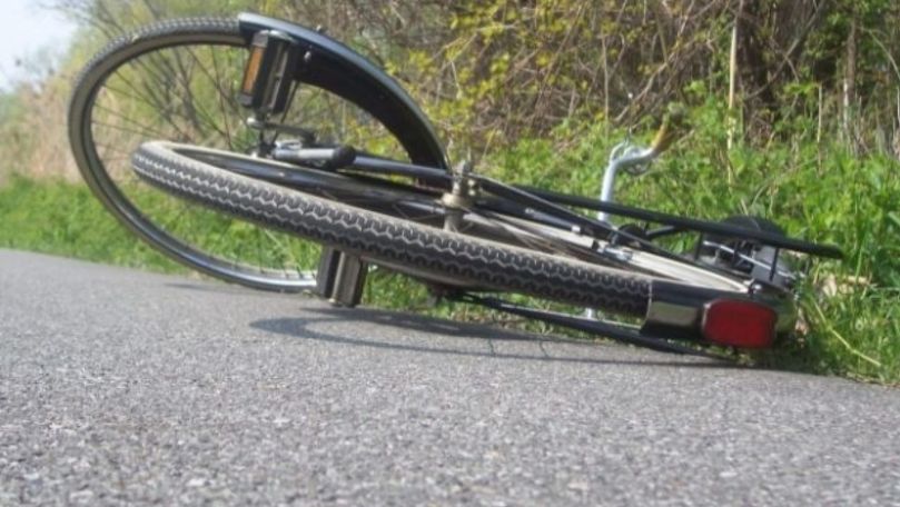 Telenești: Un biciclist de 16 ani, lovit de o mașină, a ajuns în spital