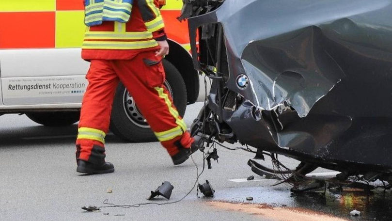 Cum arată un automobil BMW, după ce i-a explodat o roată la 240 km/h
