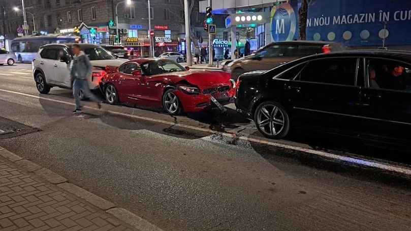 Accident în lanț în centrul Capitalei: Cinci automobile, avariate