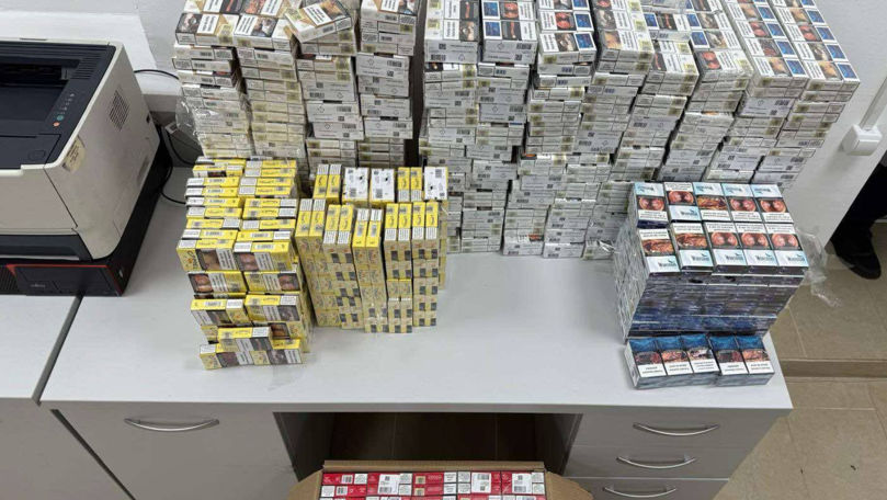 Peste 2.300 de pachete de țigări, găsite într-un microbuz la vama Cahul