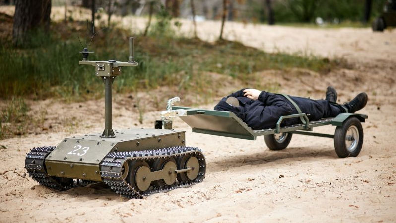 Ucraina folosește drone terestre: Pot transporta muniție și răniți