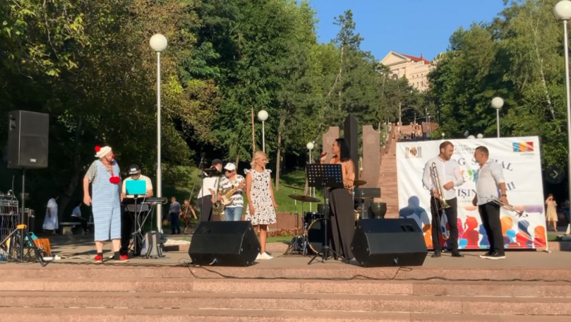 Zeci de oameni au ascultat cântecele Orchestrei Avanti la Valea Morilor