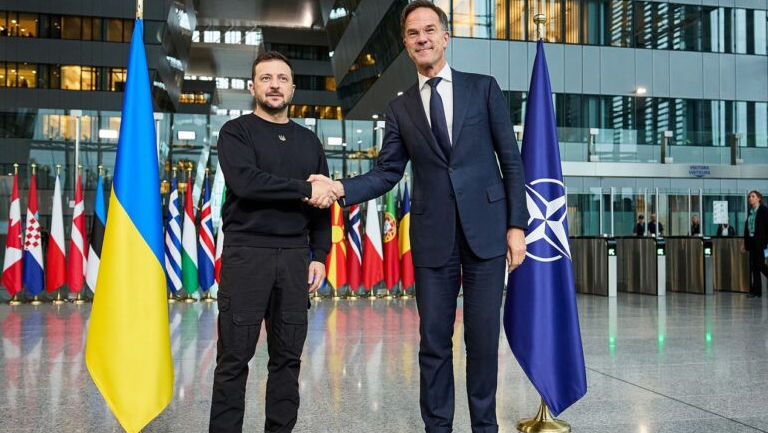 Ucraina poate intra în NATO, dar Kievul trebuie să facă trei pași vitali