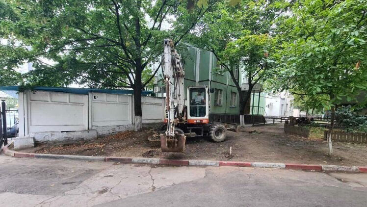 În Capitală a început amenajarea platformelor modulare pentru deșeuri