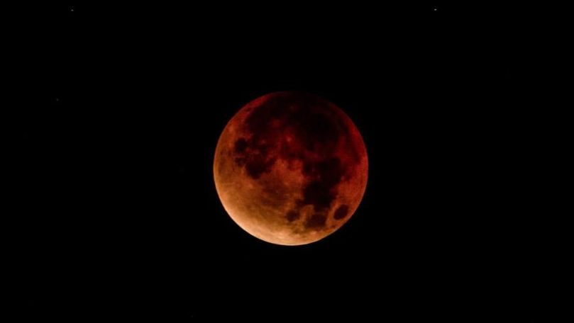 Vineri noapte, cea mai lungă eclipsă de Lună din secolul XV până acum