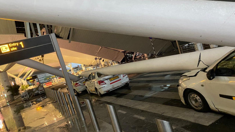Acoperiş prăbuşit pe Aeroportul din New Delhi: Un mort și opt răniți