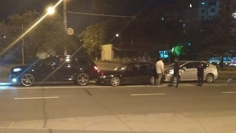 Accident în lanț pe o stradă din Capitală: 3 mașini, avariate