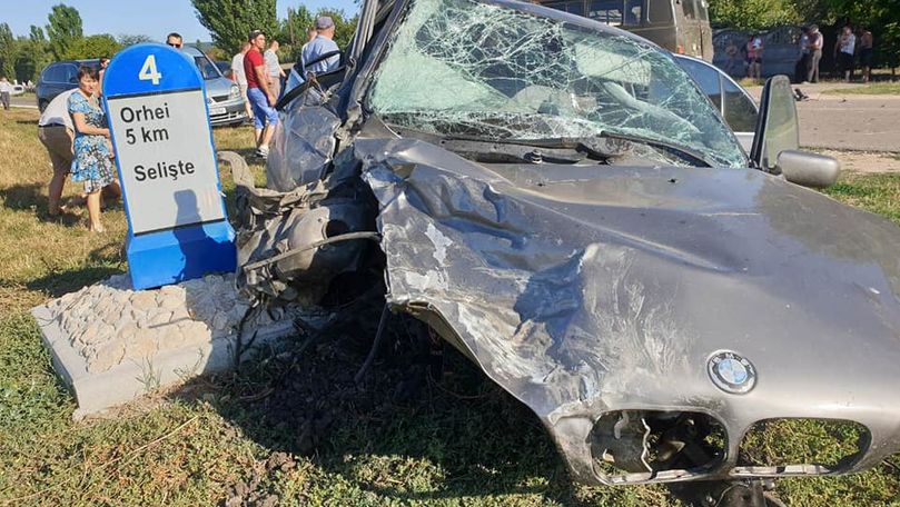 Accident grav la Orhei, soldat cu 3 victime: BMW-ul, făcut bucăți